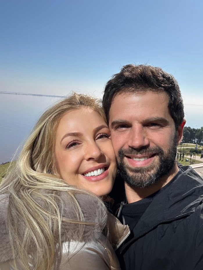 Duda Nagle assume relacionamento com a nutricionista Mariana Heller