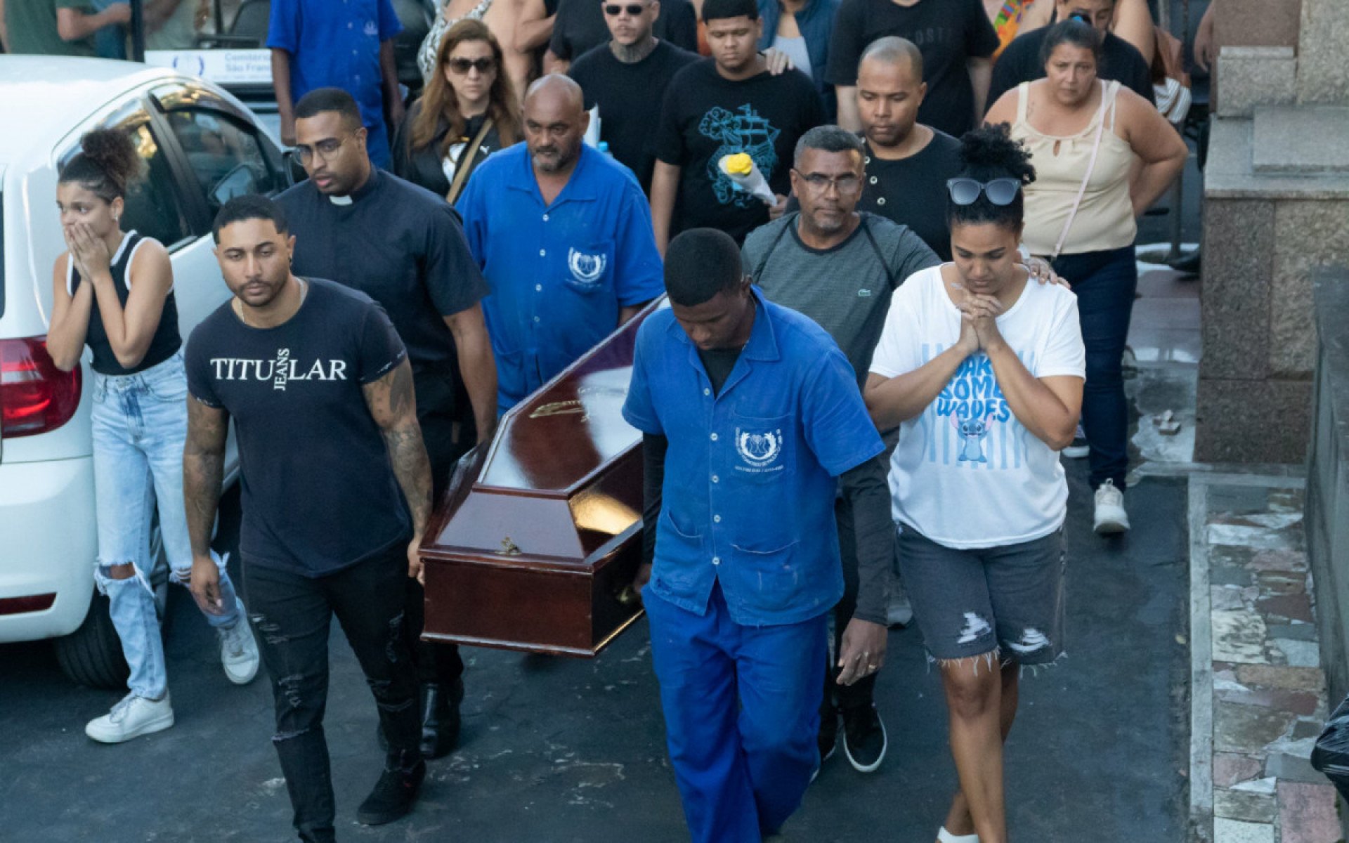 Familiares e amigos se despediram de Lidiane Teixeira da Silva
