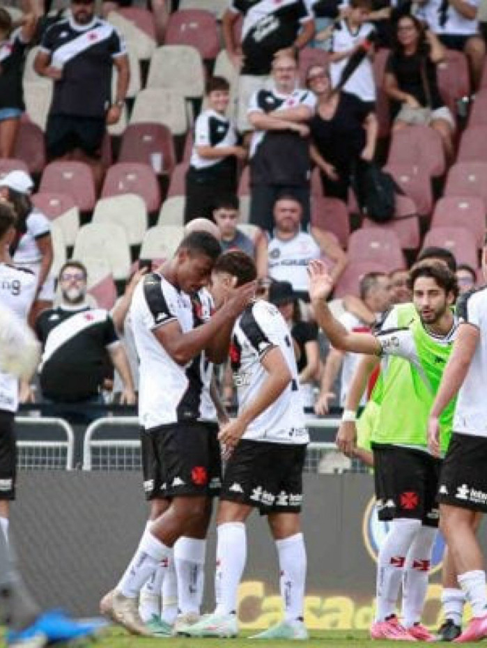 Vasco negocia empréstimo de dupla ao Volta Redonda, da Série B