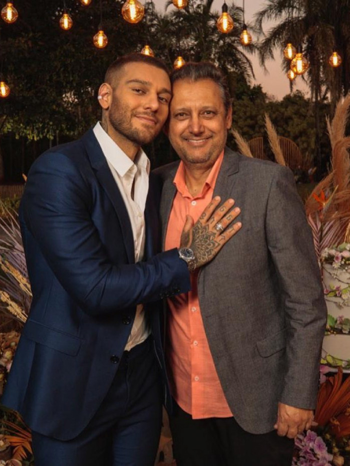 Lucas Lucco ao lado do pai, Paulo Roberto de Oliveira 