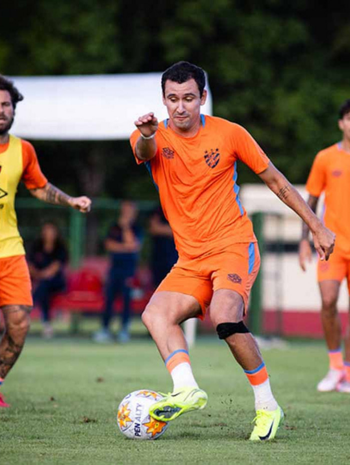 Torcedores invadem CT do Sport com amea&ccedil;as ao elenco; Clube repudia