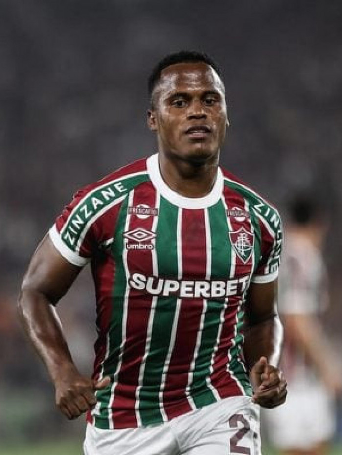 Arias se despede do Fluminense sob aplausos da torcida no Maracan&atilde;