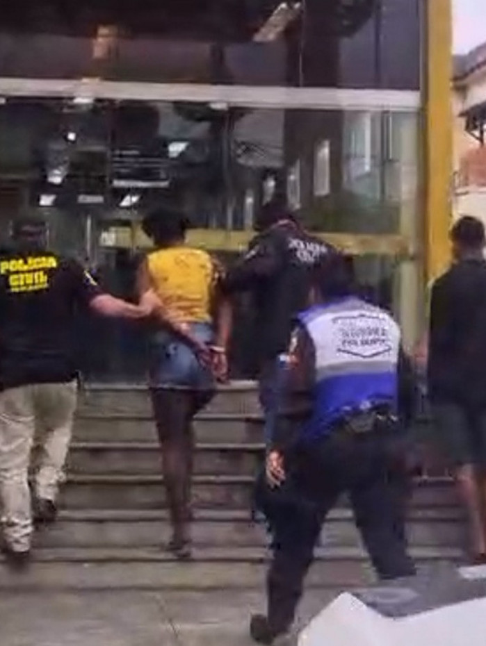 Policiais conduziram Izabelle &agrave; sede da 57&ordf; DP