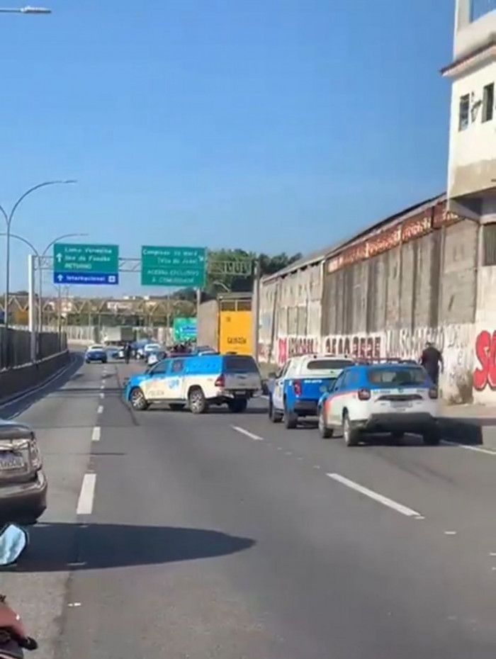 PMs refor&ccedil;am policiamento na entrada da Vila do Jo&atilde;o, na Mar&eacute;