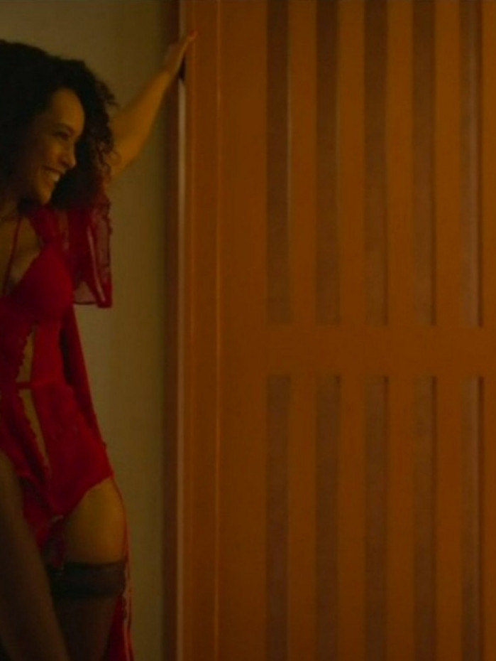 Raquel sensualiza para Ivan em 'Vale Tudo'