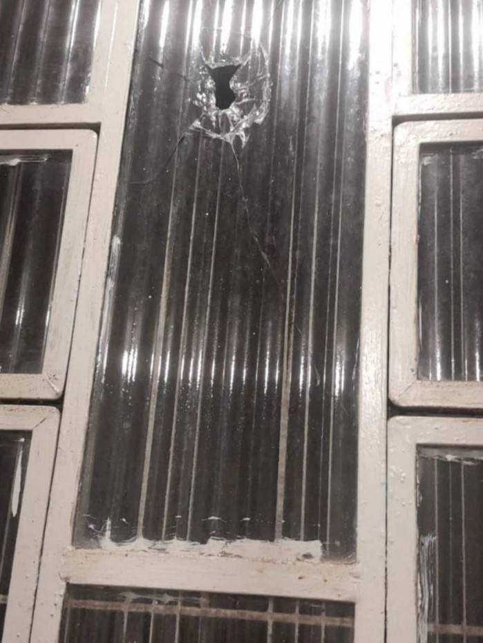 Casa de um morador da Intendente Magalh&atilde;es foi atingida por disparo