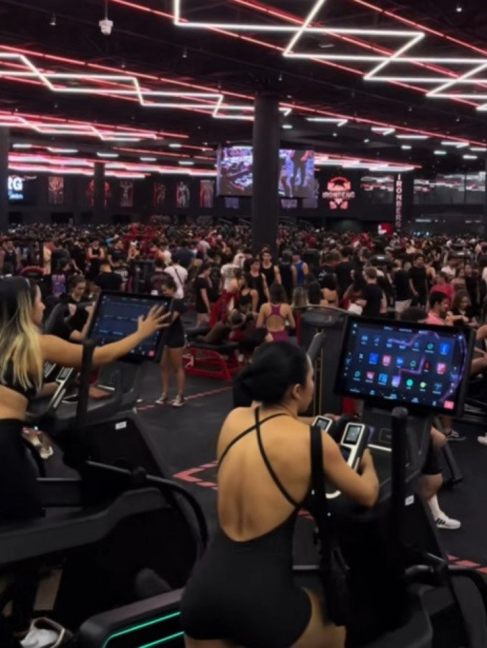 Cenas da academia lotada chamou a aten&ccedil;&atilde;o dos internautas