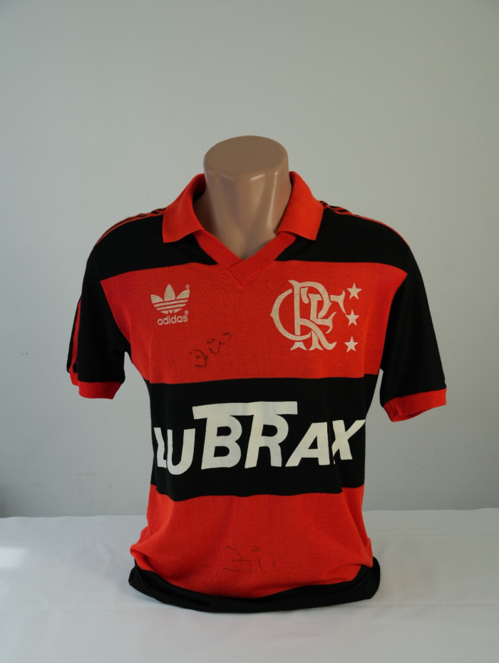 Camisa do Zico usada no &uacute;ltimo jogo oficial pelo Flamengo, um FlaFlu&nbsp;de&nbsp;1989, que tinha patroc&iacute;nio da Lubrax