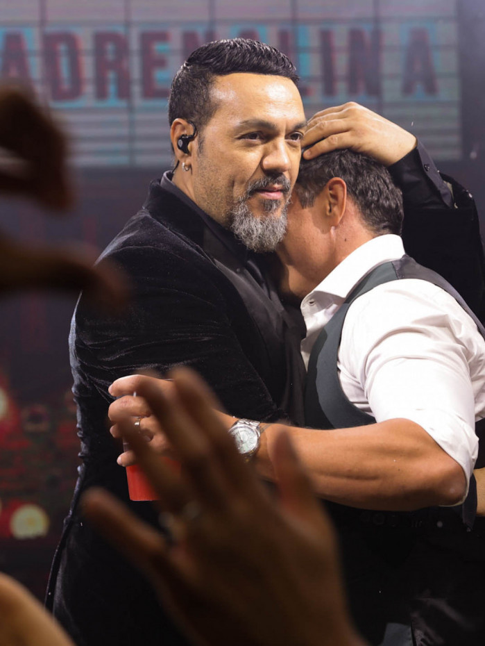 Renato Albani se emociona com show de Belo em seu casamento