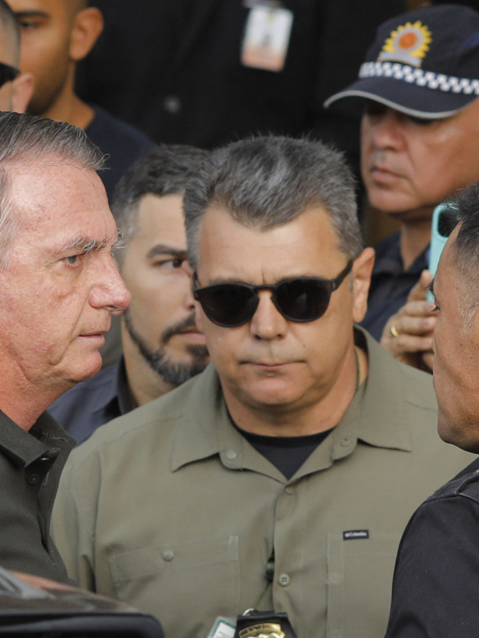 Ex-presidente Jair Bolsonaro (PL) chegou escoltado pela pol&iacute;cia