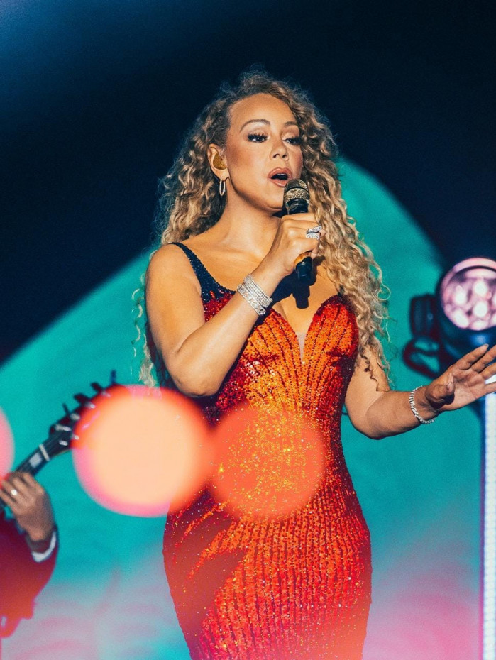 Mariah Carey capricha nos falsetes e se declara no Amazônia Live: 'Te amo'