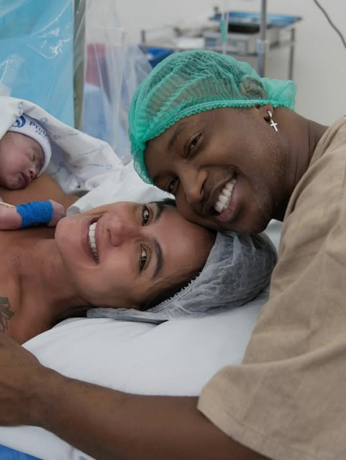 Nasce Bento, primeiro filho de Thiaguinho e Carol Peixinho