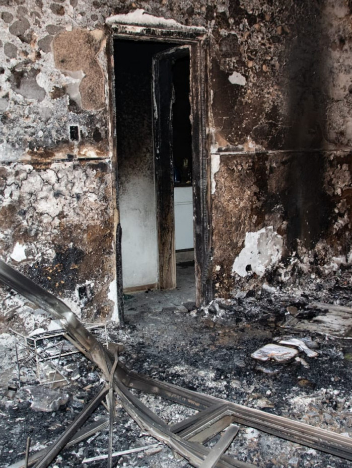 Inc&ecirc;ndio destruiu casa em Vila Isabel, na noite desta sexta (3)