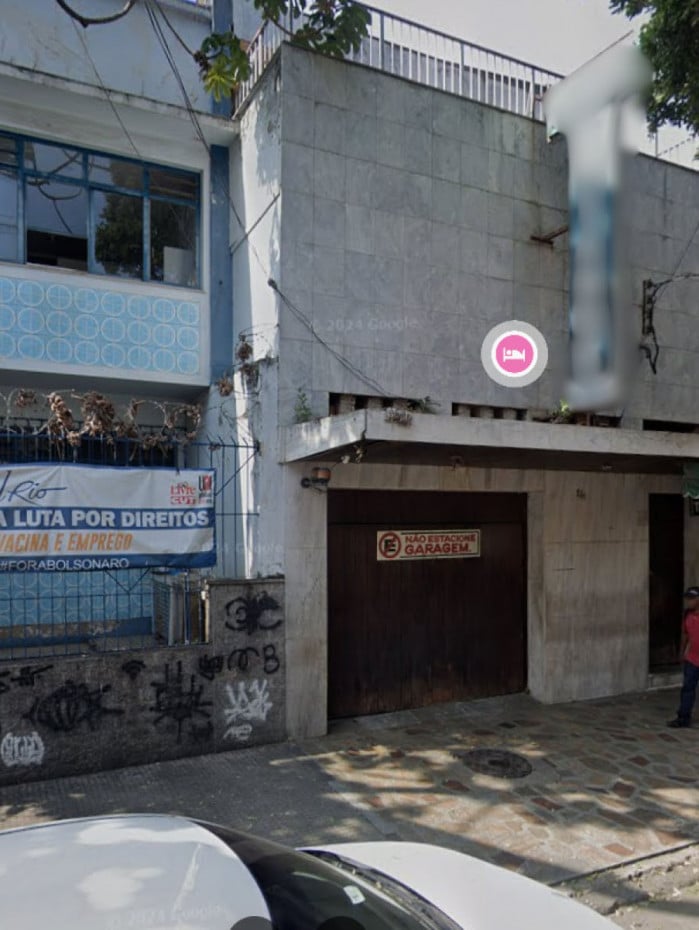 O hotel está localizado na Rua Visconde do Uruguai, no Centro