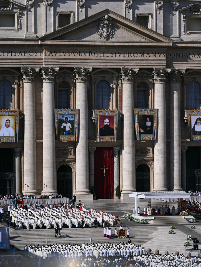 Sete novos santos são canonizados por Leão XIV