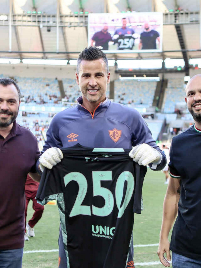 Aos 45 anos, Fábio, do Fluminense, pode alcançar mais um recorde na carreira