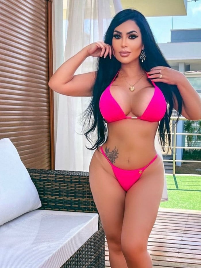 Após investir R$300 mil reais em cirurgias plásticas, Ana Paula Oliveira estreia na Band para falar sobre beleza e transformação real.
