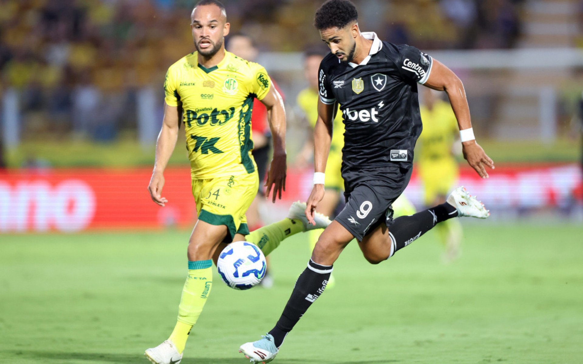 Lance do jogo entre Mirassol e Botafogo
