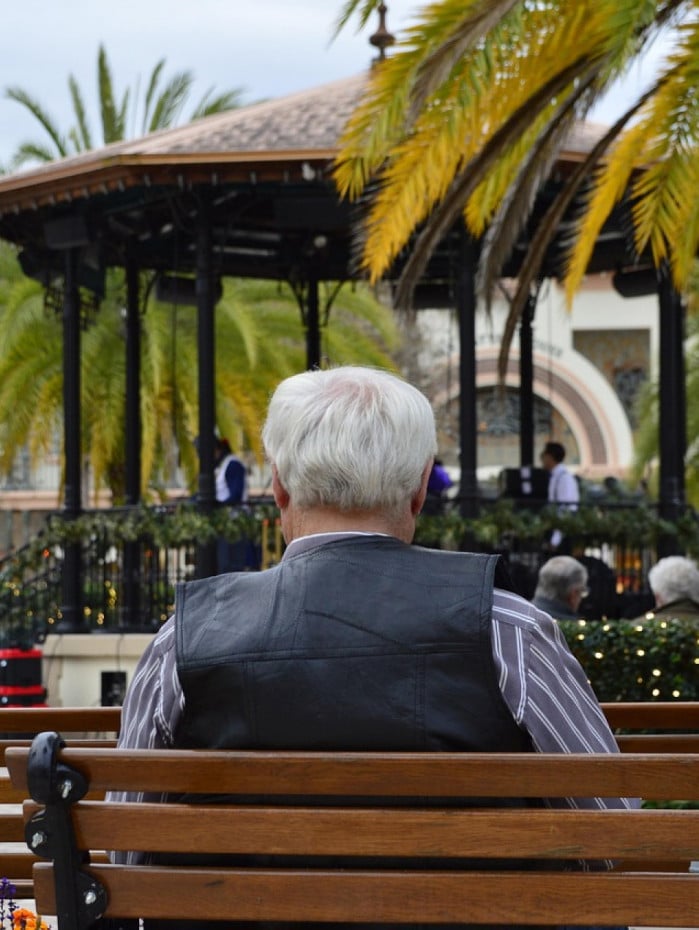 Atraso no diagnóstico e estigma dificultam o cuidado de pessoas com demência no Brasil