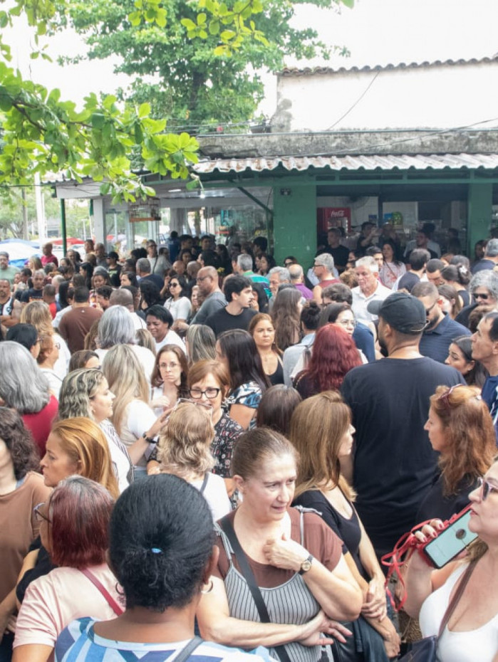 Familiares e amigos de B&aacute;rbara Borges lotaram Cemit&eacute;rio de Iraj&aacute; para &uacute;ltimas homenagens
