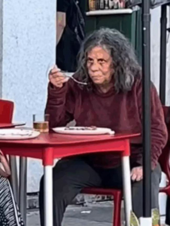 Maria Gladys foi flagrada por fã almoçando no Catete