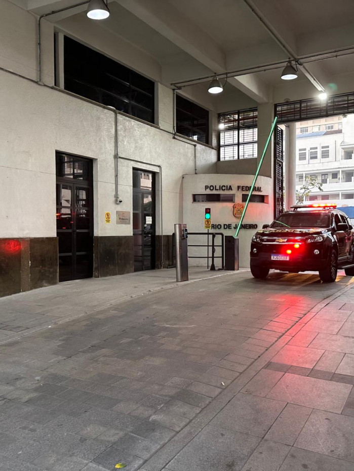 Cerca de 100 agentes cumprem mandados no Rio, Niterói e em cidades paulistas