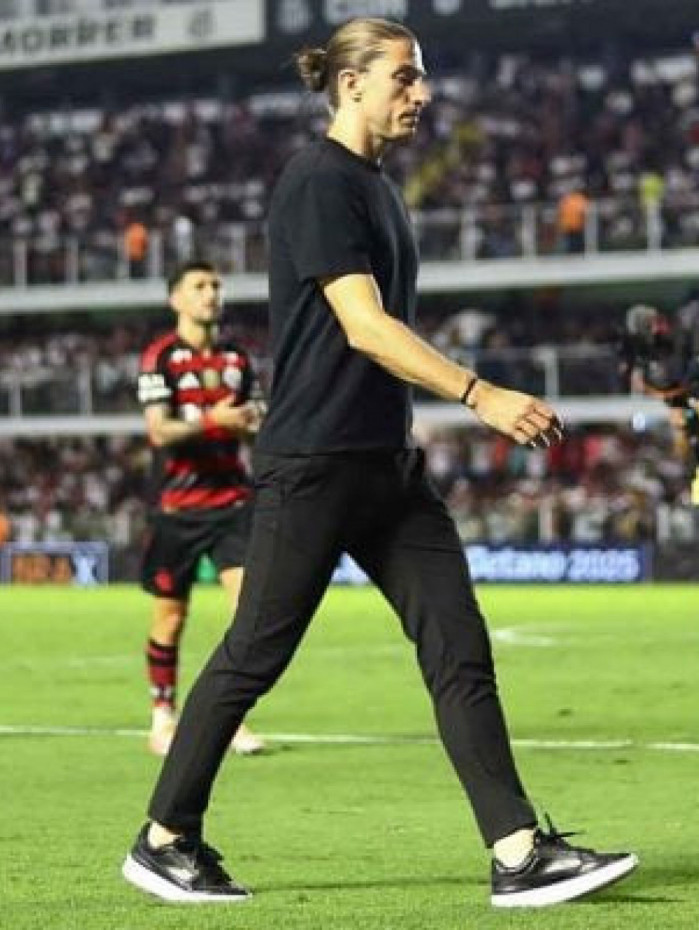Filipe Luís defende jogadores do Flamengo, mas admite erros que &#8220;custam pontos&#8221;