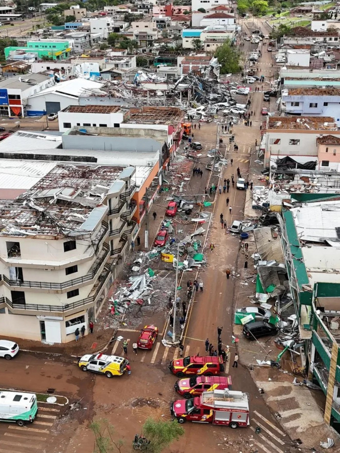 Imagens aéreas mostram cenário de destruição após tornado em Rio Bonito do Iguaçu, no Paraná