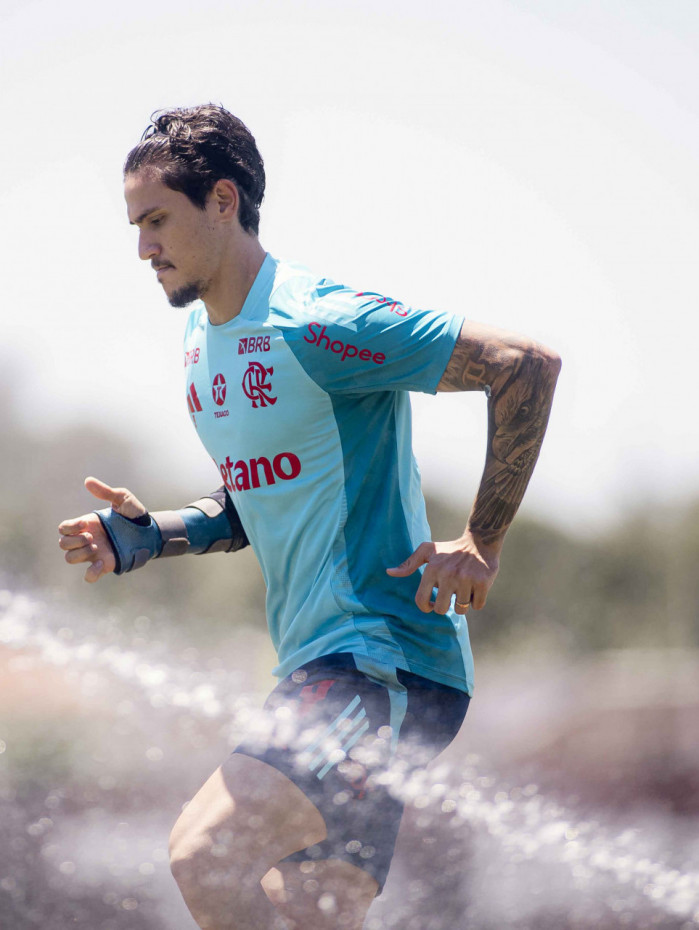 Pedro em treino do Flamengo nesta quarta-feira (12)