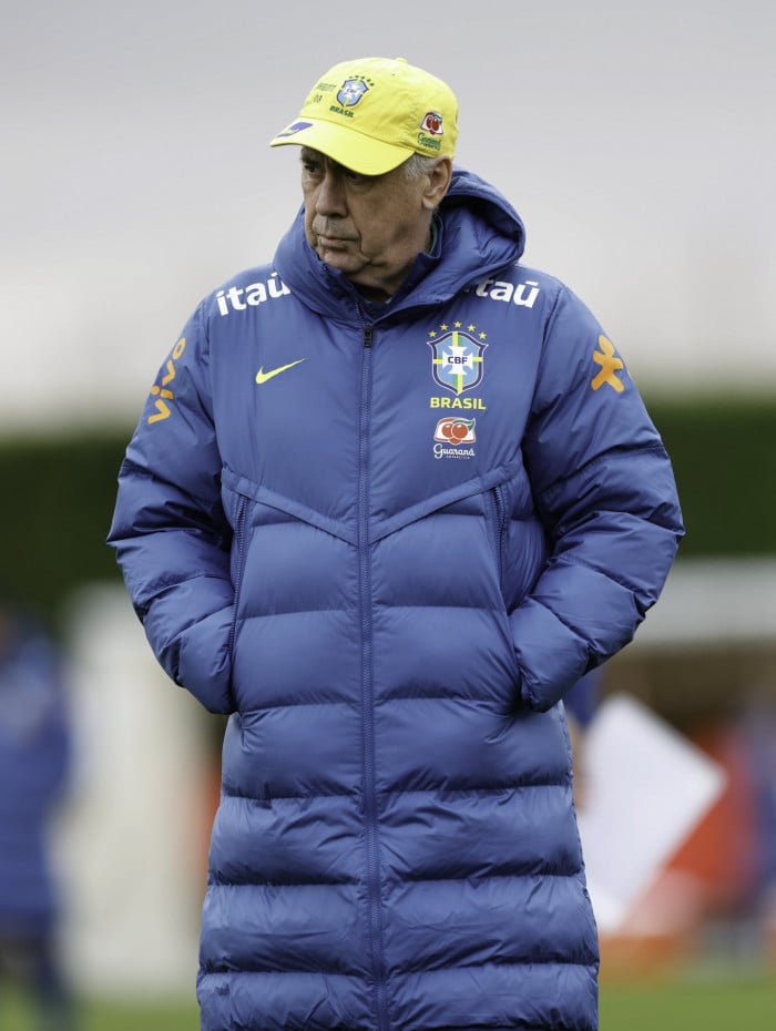 Carlo Ancelotti em treino da sele&ccedil;&atilde;o brasileira