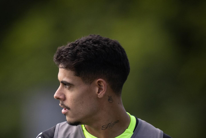 Lucas Freitas pode ganhar oportunidade no time titular