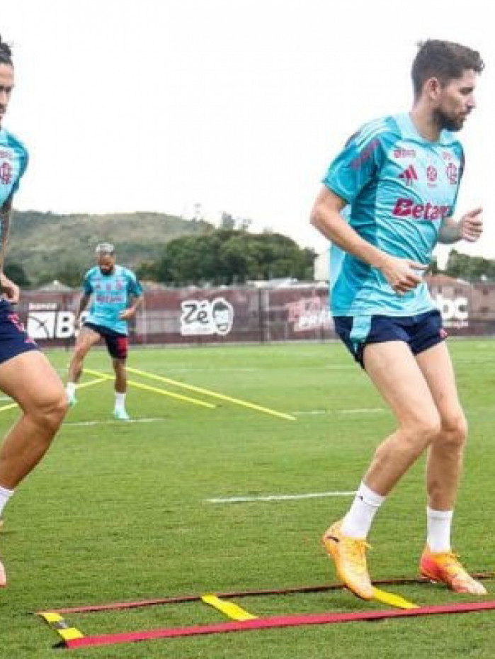 De olho na reta final, Flamengo tem oito pendurados para clássico com o Fluminense