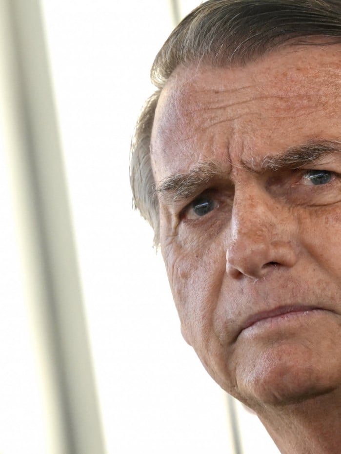 Bolsonaro passou por exames de ultrassom, neste domingo, na Superintend&ecirc;ncia da PF, em Bras&iacute;lia, onde est&aacute; preso