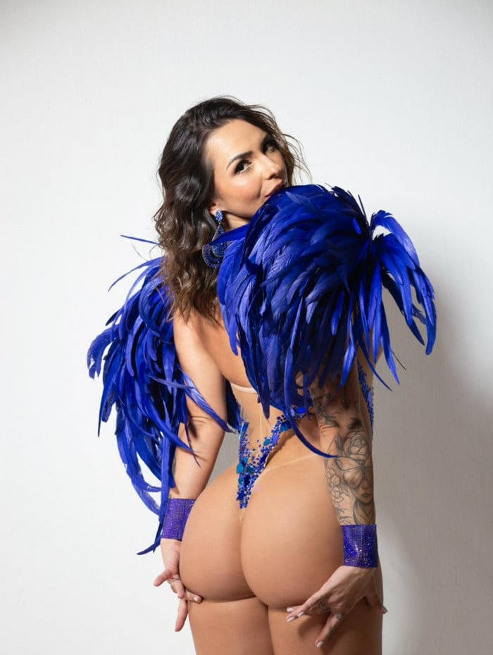 A influenciadora fitness Karol Rosalin intensificou a preparação física para sua estreia como madrinha de bateria da Acadêmicos do Tatuapé 