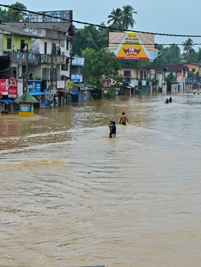 Intensidade do ciclone sobrecarregou servi&ccedil;os de emerg&ecirc;ncia do Sri Lanka