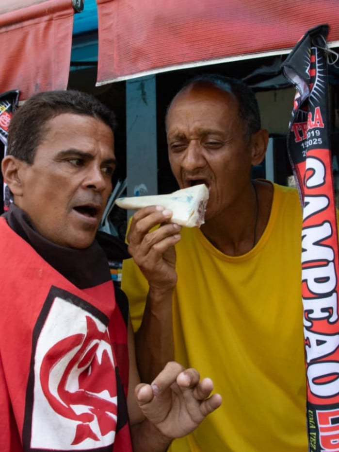 Oseias da Conceição (de amarelo) é torcedor do Flamengo