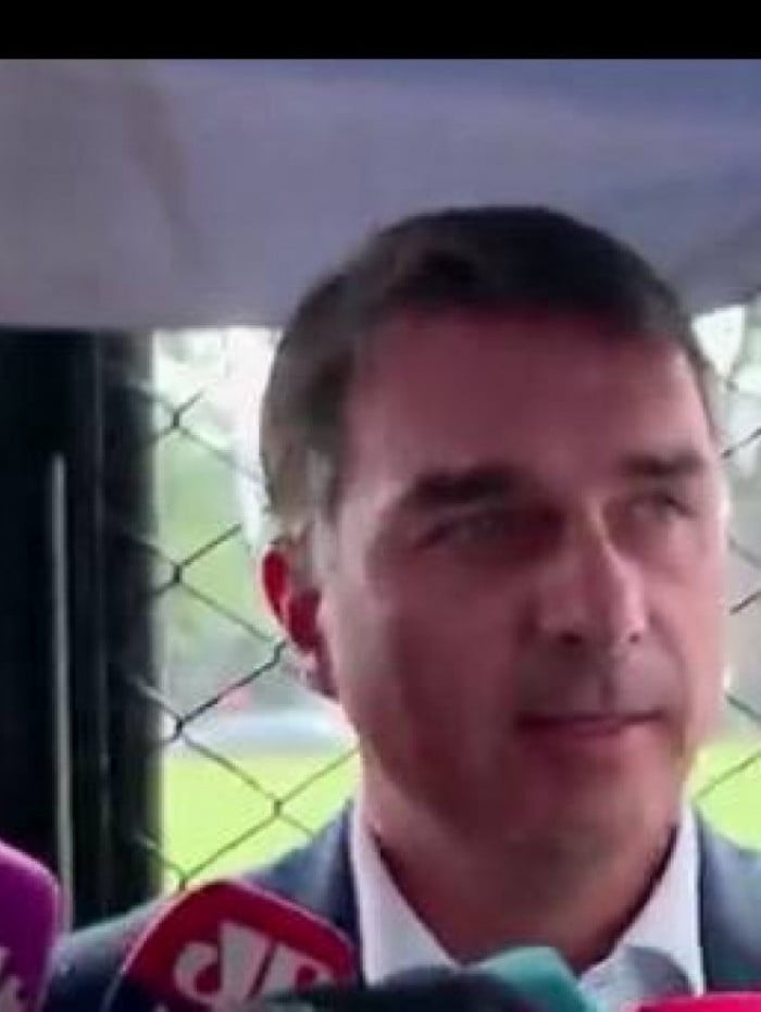 Senador Flávio Bolsonaro visitou novamente o pai, o ex-presidente Jair Bolsonaro (PL)