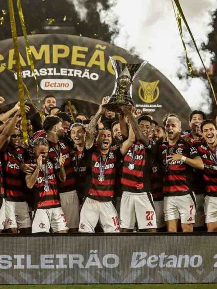 Imprensa internacional exalta Filipe Luís: &#8220;Rei do Brasil&#8221;