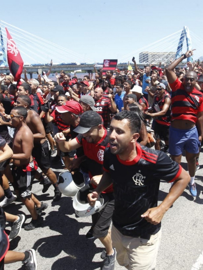 Torcedores do Flamengo fizeram mais um 'AeroFla' antes do embarque para o Intercontinental