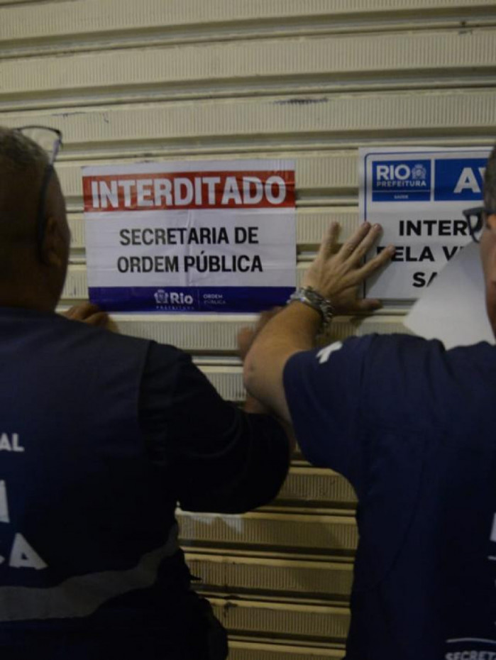 Tr&ecirc;s restaurantes foram interditados ap&oacute;s fiscais encontrarem baratas e fezes de ratos