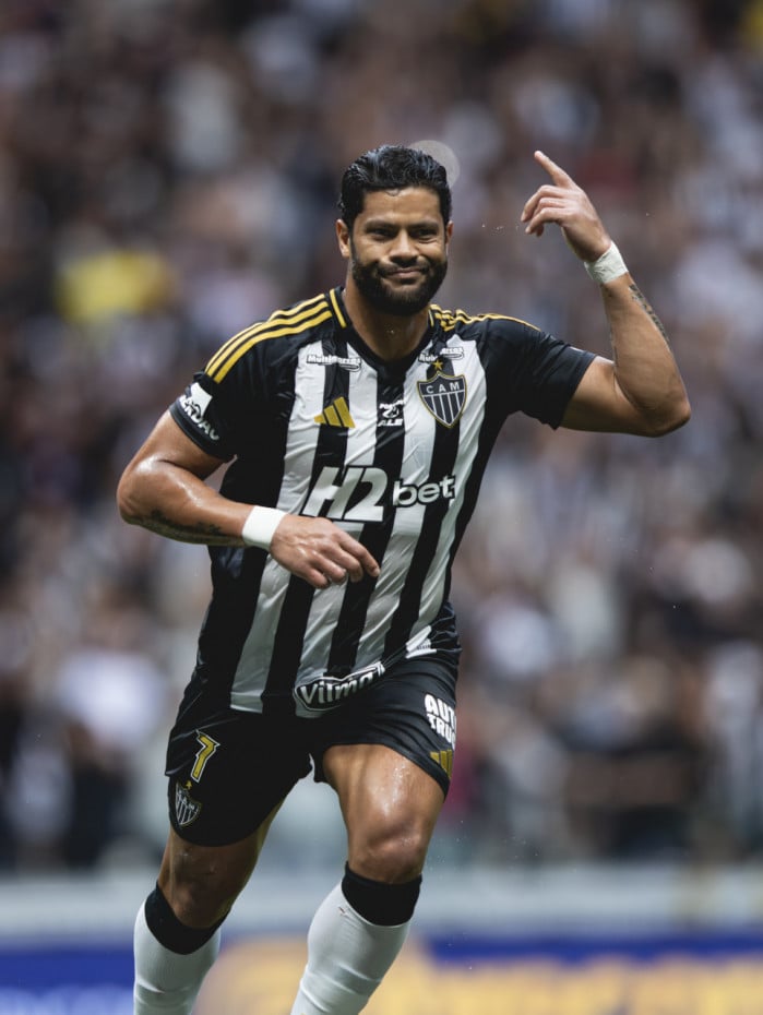 Hulk fez um golaço de falta em cima do Vasco na Arena MRV