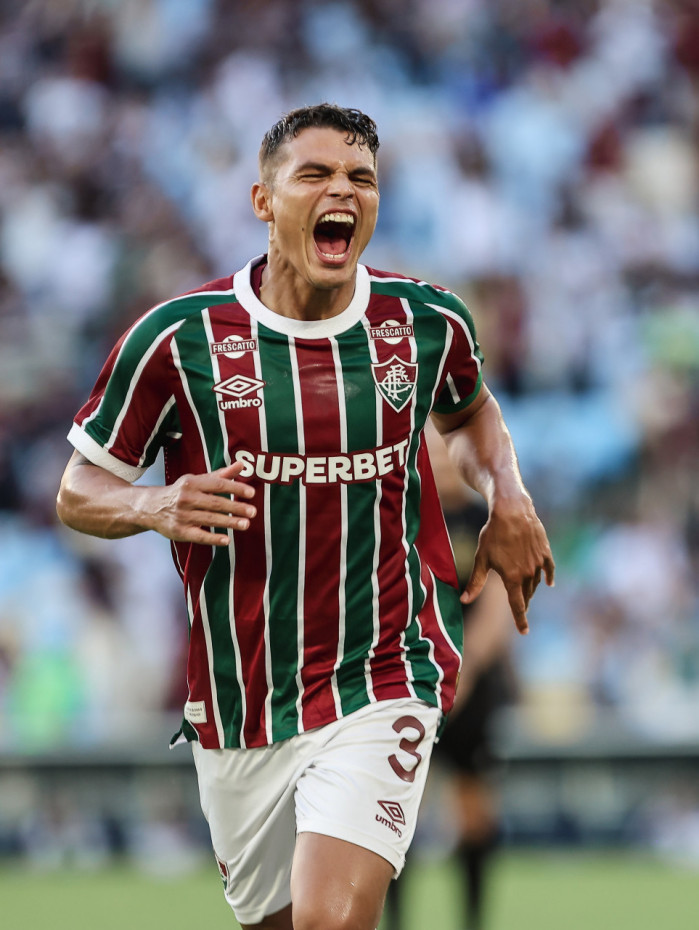 Thiago Silva 
assina contrato com o Fluminense at&eacute; dezembro de 2026 ap&oacute;s passagem 
pelo Porto