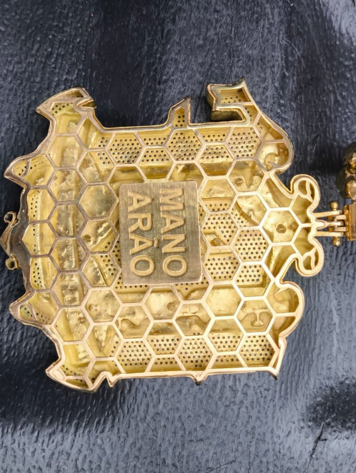 Joias encontradas com a família de Peixão