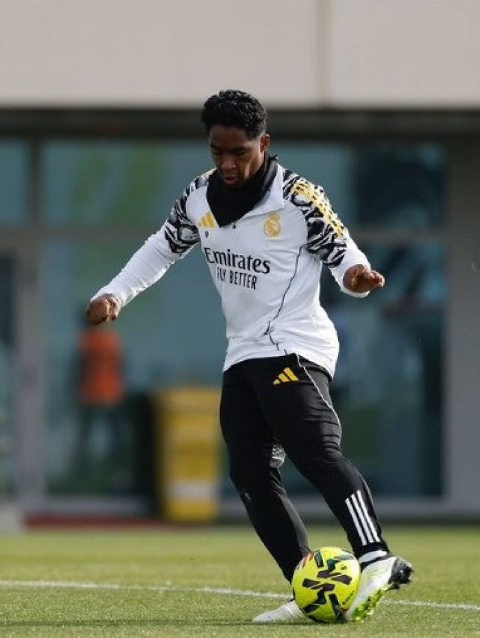 Endrick com a camisa do Real Madrid