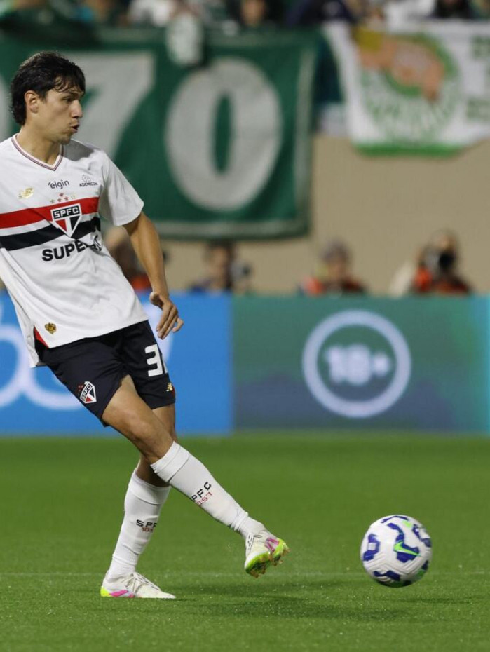 Botafogo realiza sondagem por Ferraresi, zagueiro do São Paulo