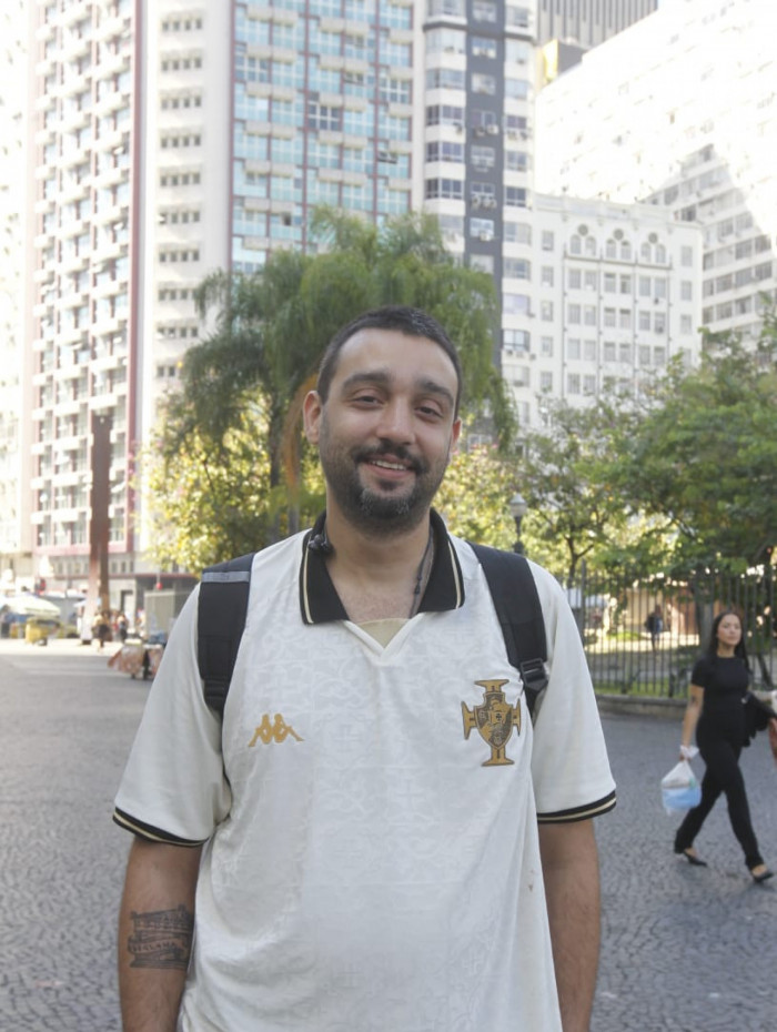 Enzo Revintes &eacute; torcedor do Vasco e se emocionou com a vit&oacute;ria do Vasco sobre o Fluminense