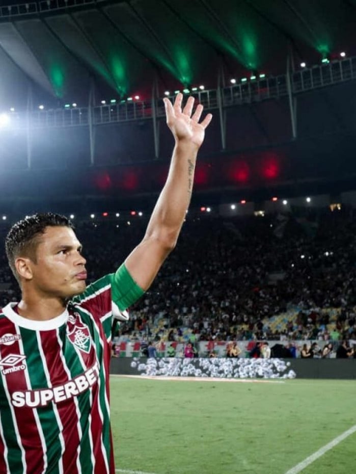 Thiago Silva prioriza ficar perto da fam&iacute;lia ap&oacute;s sa&iacute;da do Fluminense