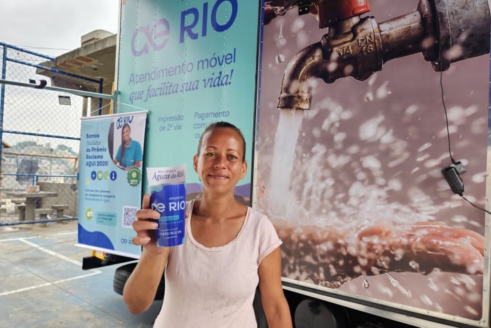 A moradora Vanessa de Fran&ccedil;a celebrou o cadastro da sua resid&ecirc;ncia na Tarifa Social