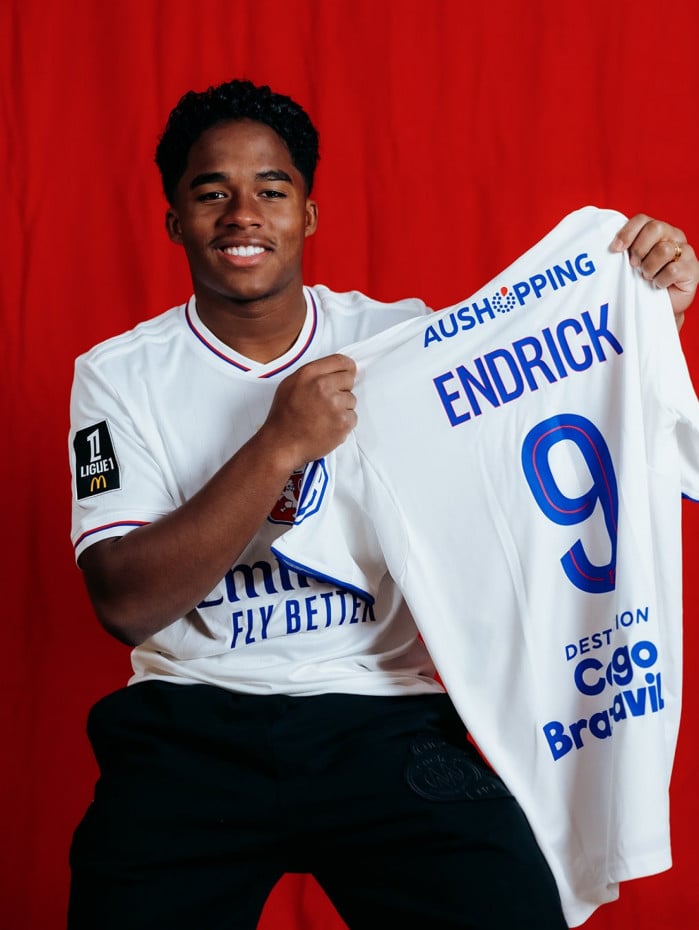 Endrick com a camisa do Lyon