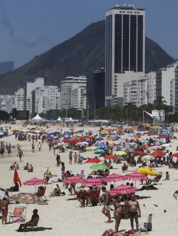 Cariocas aproveitaram o Natal na Praia do Leme, Zona Sul do Rio